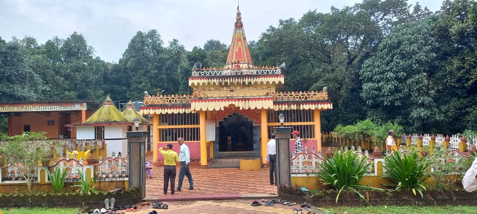 धार्मिक स्थळे